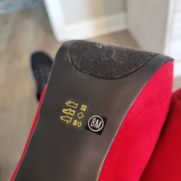 CL by Laundry Pumps - Picture 3 of 3